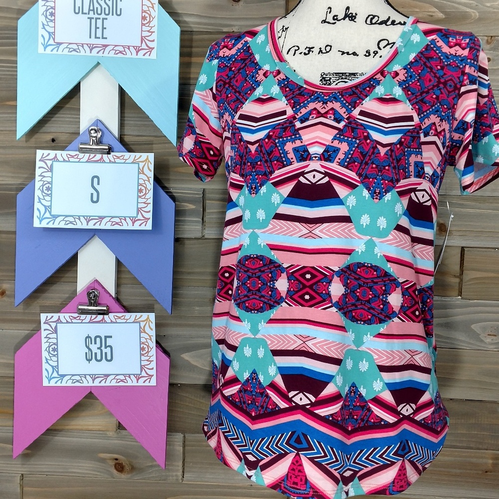 LuLaRoe NWT Small Classic Tee